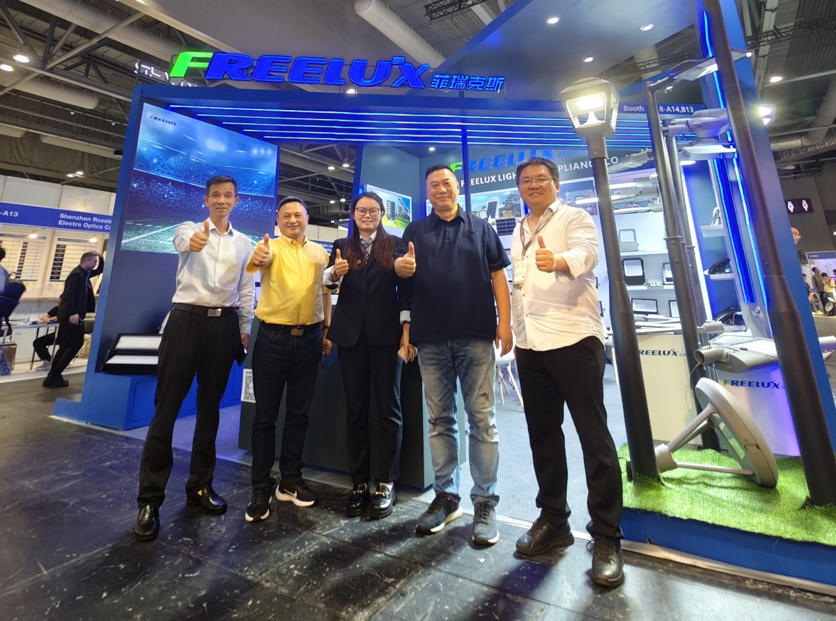宁波照明企业组团参加国际照明展会现场